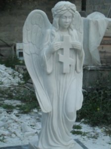 Ритуальная скульптура "Ангел с крестом" (мрамор)