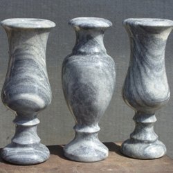 Мраморные вазы