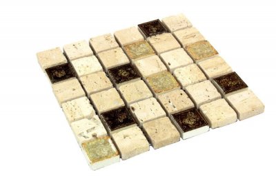 Мозаика из бежевого травертина с вставками в стиле "кракле"