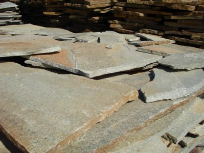 Рваный камень (песчаник, пластушка)