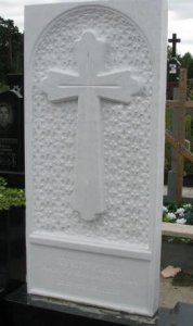Вертикальный мраморный памятник (с крестом)