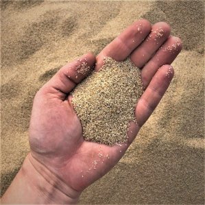 Сухой речной песок навалом фракция 0,2-1,2; 1,2-3,2 мм